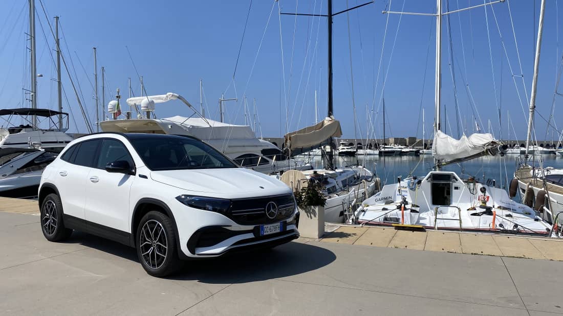 EQA SUV elettrico Mercedes anteriore - AutoScout24