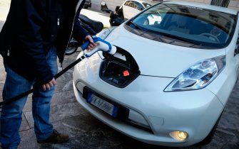 Fondazione Cariplo, conferenza stampa " Mai piu scarichi con l'auto elettrica grazie a Sov Help " per presentare i due mezzi di sos ricarica per le auto elettriche di Milano e Monza (MILANO - 2015-11-11, Luca Matarazzo) p.s. la foto e' utilizzabile nel rispetto del contesto in cui e' stata scattata, e senza intento diffamatorio del decoro delle persone rappresentate