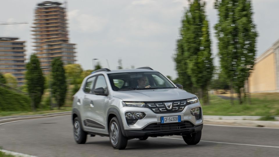 Nuova Dacia Spring: 45 CV a zero emissioni e fino a 305 km di autonomia dichiarata
