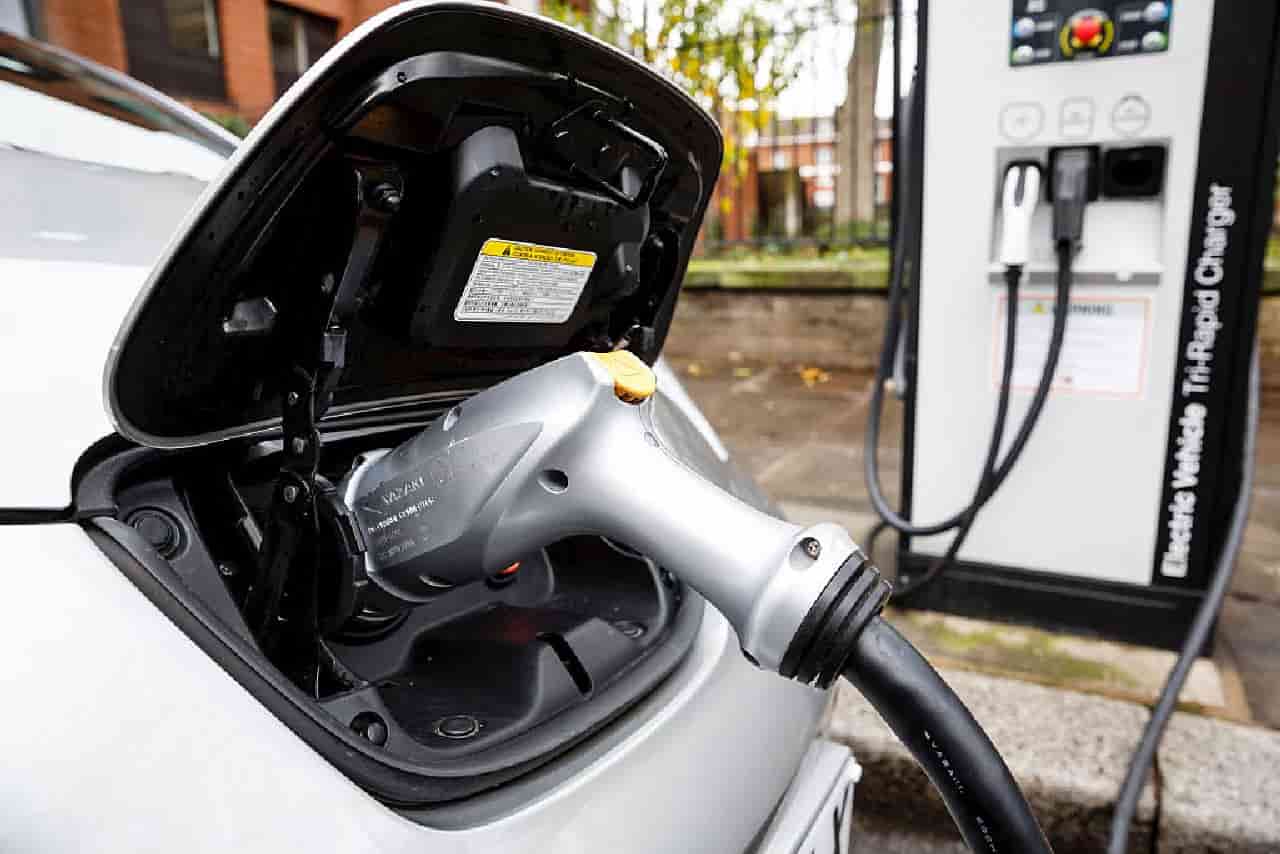 Auto Elettriche, oggi ripartono gli incentivi: le novità sull'Ecobonus