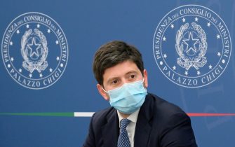 Il ministro della Salute, Roberto Speranza, nel corso della conferenza stampa di aggiornamento sulla campagna vaccinale e sull'andamento epidemiologico presso la sala Polifunzionale della Presidenza del Consiglio. Roma, 11 giugno 2021. ANSA/CLAUDIO PERI - POOL