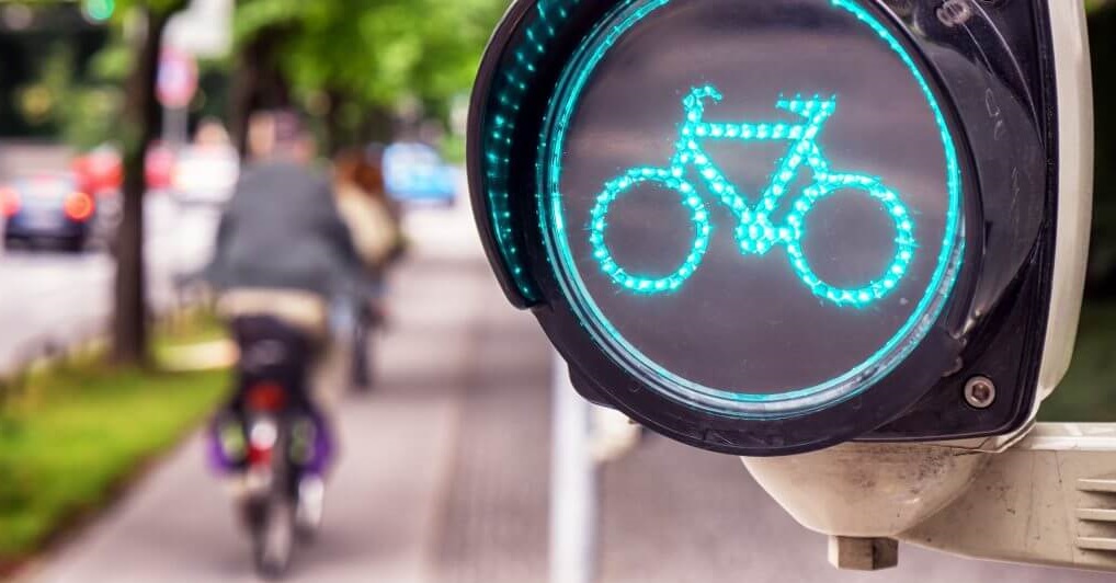 Semaforo verde bici via libera mobilità