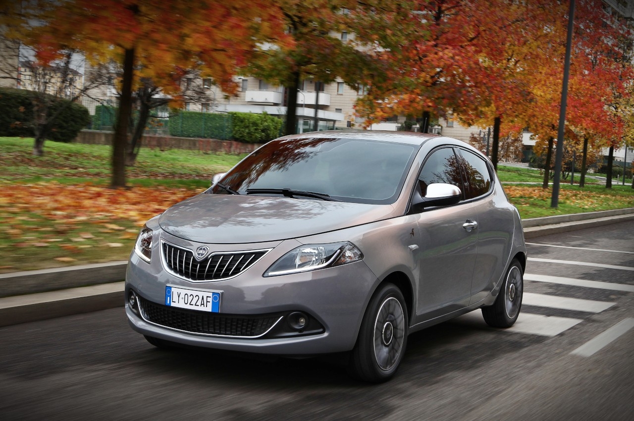 lancia_ypsilon_hybrid