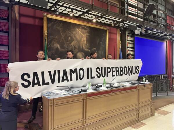 LPN-Dl Aiuti, Alt occupa banchi presidenza commissioni: salviamo il Superbonus - LaPresse - LAPRESSE