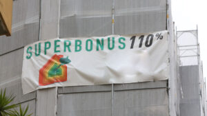 Superbonus 110%: cantieri bloccati per oltre 10 miliardi e rischi per chi non finisce i lavori - FIRSTonline