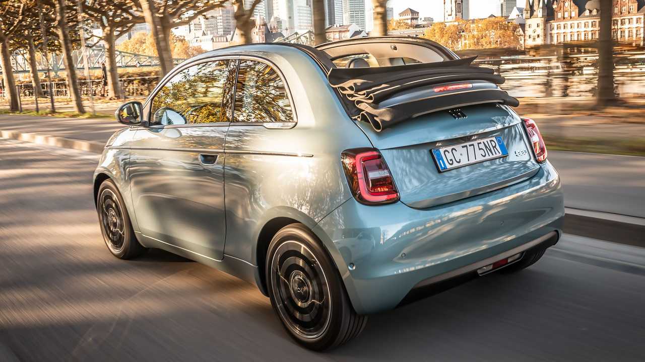 La Fiat 500 cabriolet elettrica (2022) messa alla prova