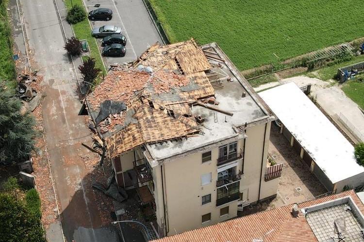 Palazzina scoperchiata a Ciliverghe, tempi lunghi per il rientro