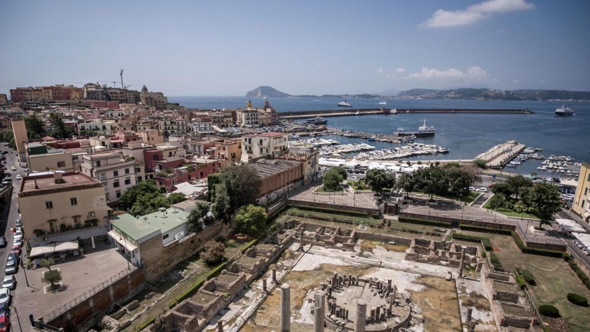 Campi Flegrei, il sindaco di Pozzuoli: “Informazioni certe e vie di fuga libere”