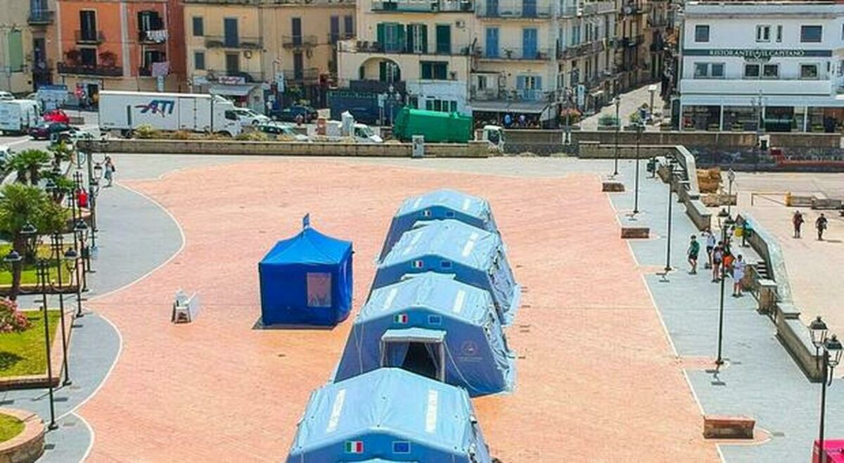 Terremoto Campi Flegrei, a Napoli ancora scosse. «Aiuti per chi lascia l’area, tre Comuni nella zona rossa»