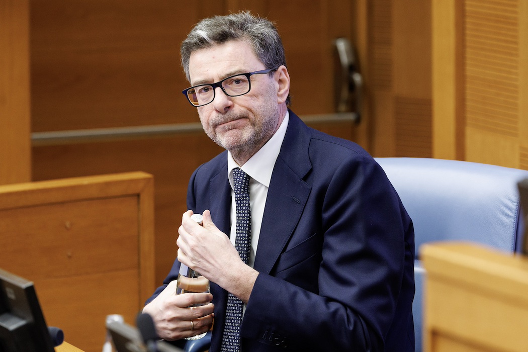 Cade il totem della destra | Giorgetti annuncia tasse più alte per le case rifatte con il Superbonus - Linkiesta.it