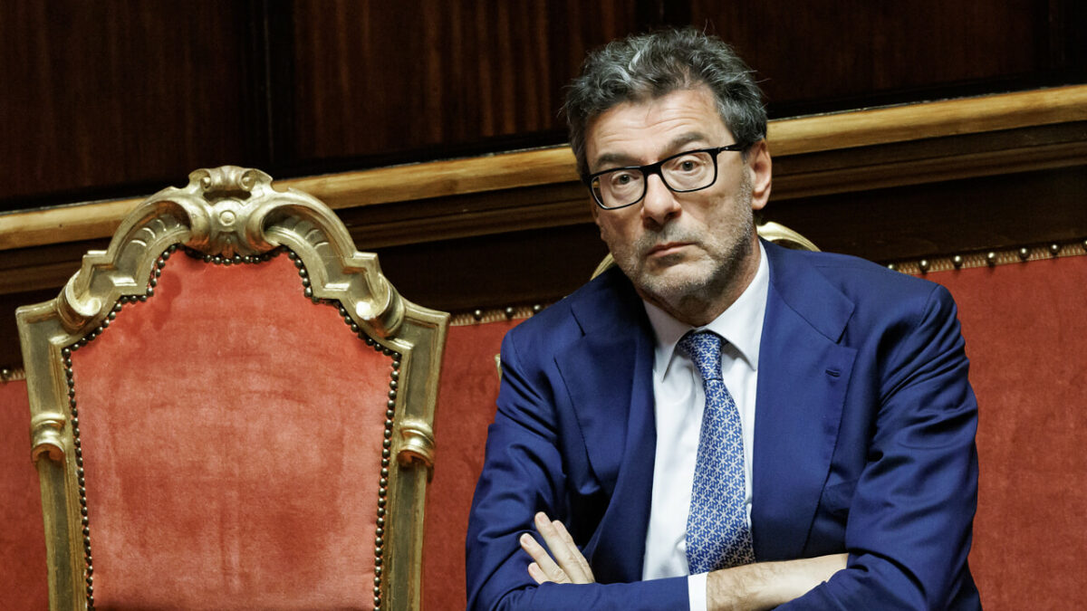 Giorgetti: "Controlleremo le case ristrutturate, anche quelle fantasma"