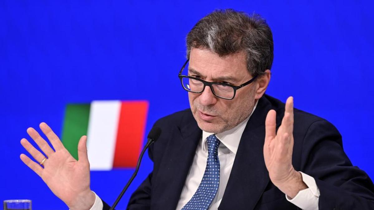 Giorgetti: le rendite catastali aumenteranno per chi ha usato il Superbonus. Manovra, taglieremo le spese per trovare risorse