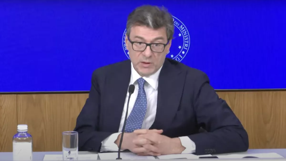 Giorgetti: tasse più alte per chi ha usufruito del Superbonus e aumenti graduali delle accise su benzina e diesel - FIRSTonline